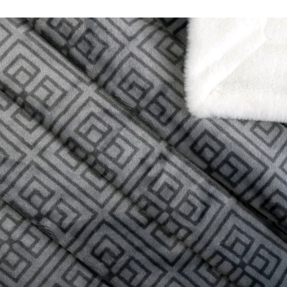 Luxurious Faux Fur Throw Blanket - Green - Picture 8 of 9